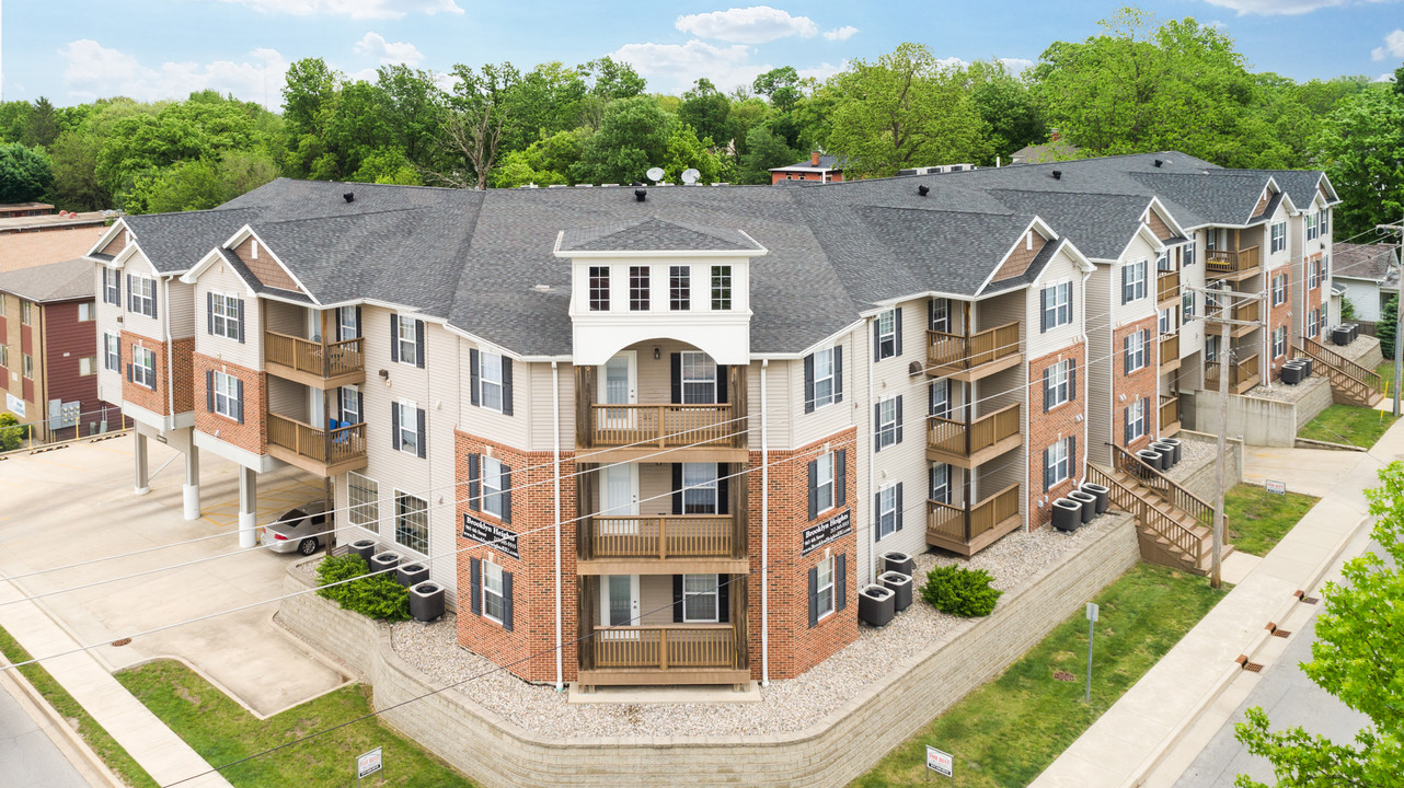 Melrose and Brooklyn Heights Apartments in Charleston, IL - Foto de edificio