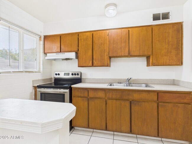 3027 N 37th St in Phoenix, AZ - Foto de edificio - Building Photo