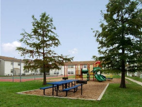 Parc at 21st and Rock in Wichita, KS - Foto de edificio - Building Photo