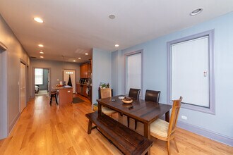 2627 W Hirsch St, Unit 2 in Chicago, IL - Foto de edificio - Building Photo