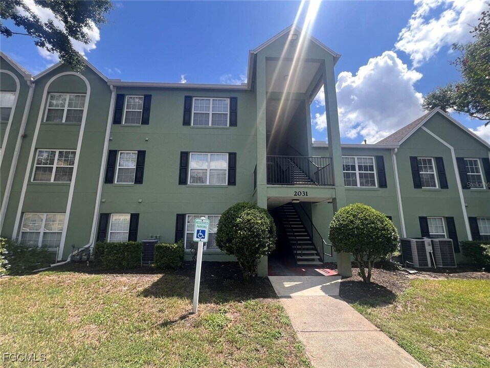 2031 Dixie Belle Dr in Orlando, FL - Building Photo