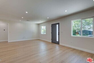 7444 Ostrom Ave, Unit Building 1-122 in Los Angeles, CA - Building Photo - Building Photo