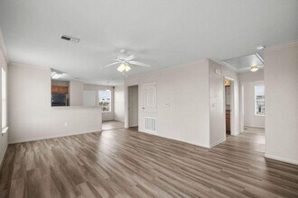 3702 Hwy 6 in Hitchcock, TX - Building Photo - Building Photo