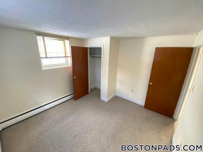 12 Brattle Dr in Arlington, MA - Building Photo - Building Photo