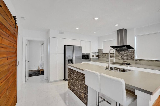 3215 NE 7th St in Pompano Beach, FL - Building Photo - Building Photo