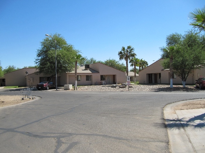 Moctezuma Apartments in San Luis, AZ - Foto de edificio