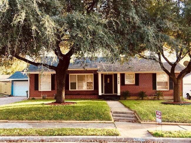 property at 3128 Lyle Ave