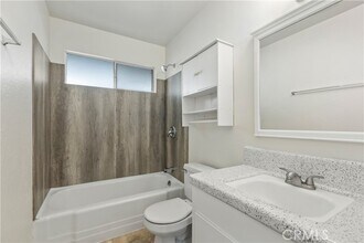 1172 N Shattuck St-Unit -C in Orange, CA - Foto de edificio - Building Photo