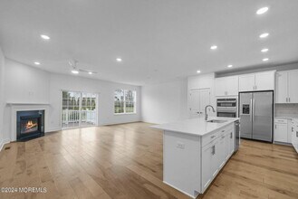 505 Pilot St in Marlboro, NJ - Foto de edificio - Building Photo