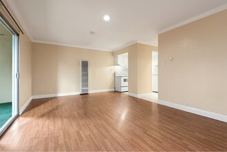 Stanford Garden Apartments in East Palo Alto, CA - Building Photo - Interior Photo