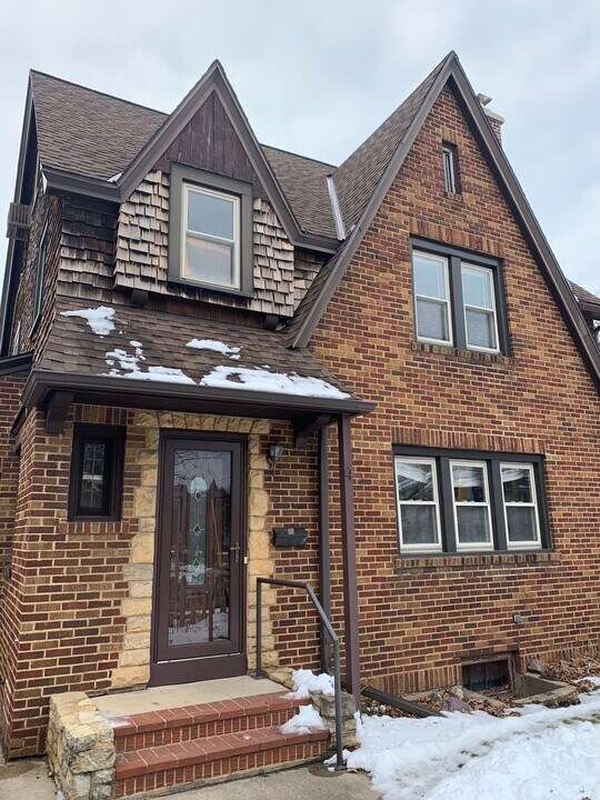 4 S Spooner St in Madison, WI - Building Photo