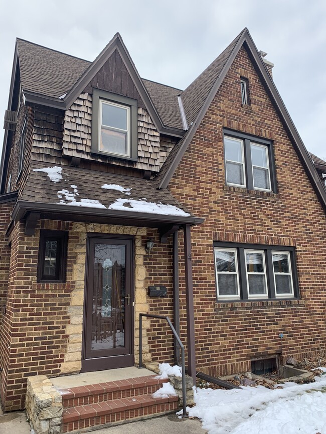 property at 4 S Spooner St