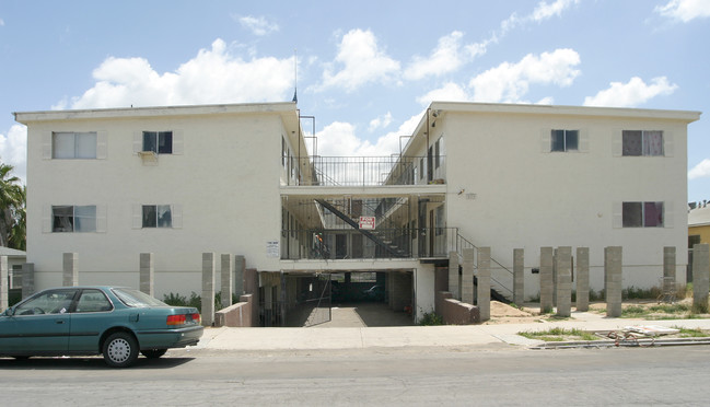 Winona Apartments in San Diego, CA - Building Photo - Building Photo