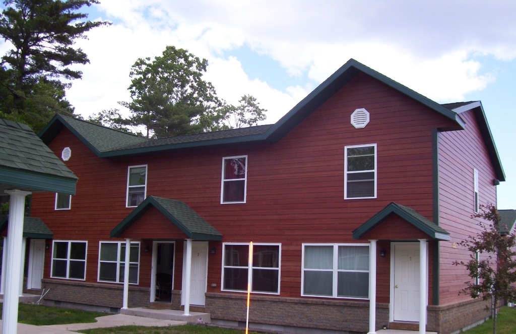 Cedarville Townhomes in Marquette, MI - Foto de edificio