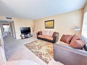 4029 Hythe B in Boca Raton, FL - Building Photo - Building Photo