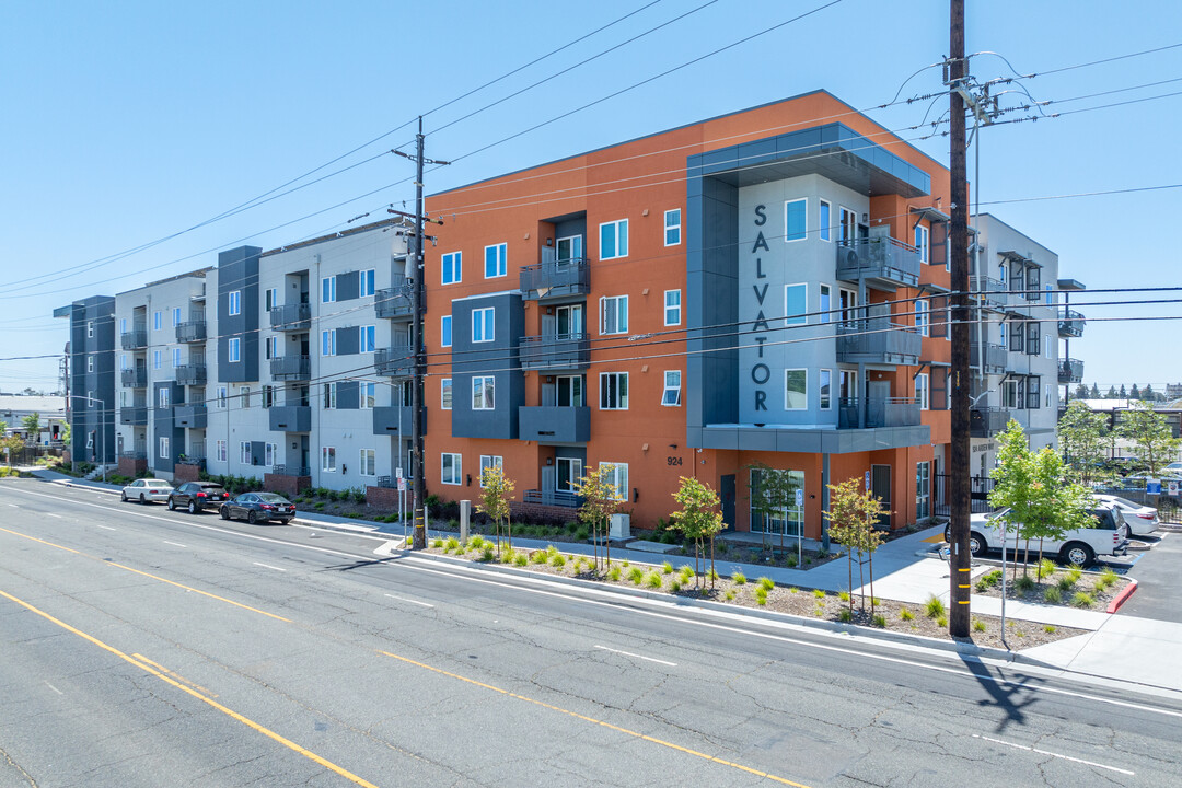 Salvator Apartments in Sacramento, CA - Building Photo