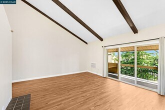 2075 Ascot Dr in Moraga, CA - Building Photo - Building Photo