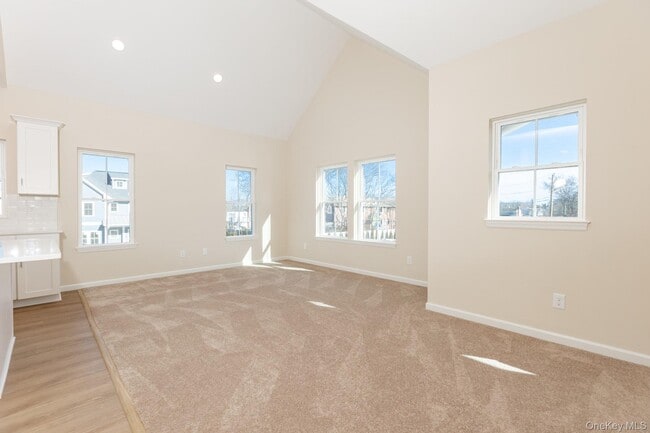 843 Lake Blvd in Lindenhurst, NY - Building Photo - Building Photo