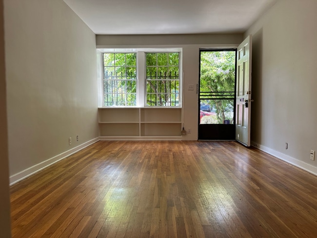 1858 N Kingsley Dr in Los Angeles, CA - Building Photo - Building Photo