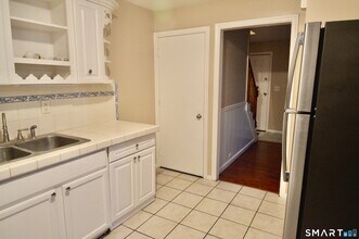 136 Forest Rd in West Haven, CT - Foto de edificio - Building Photo