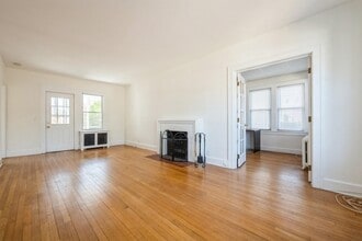 130 Soundview Rd in Huntington, NY - Building Photo - Building Photo