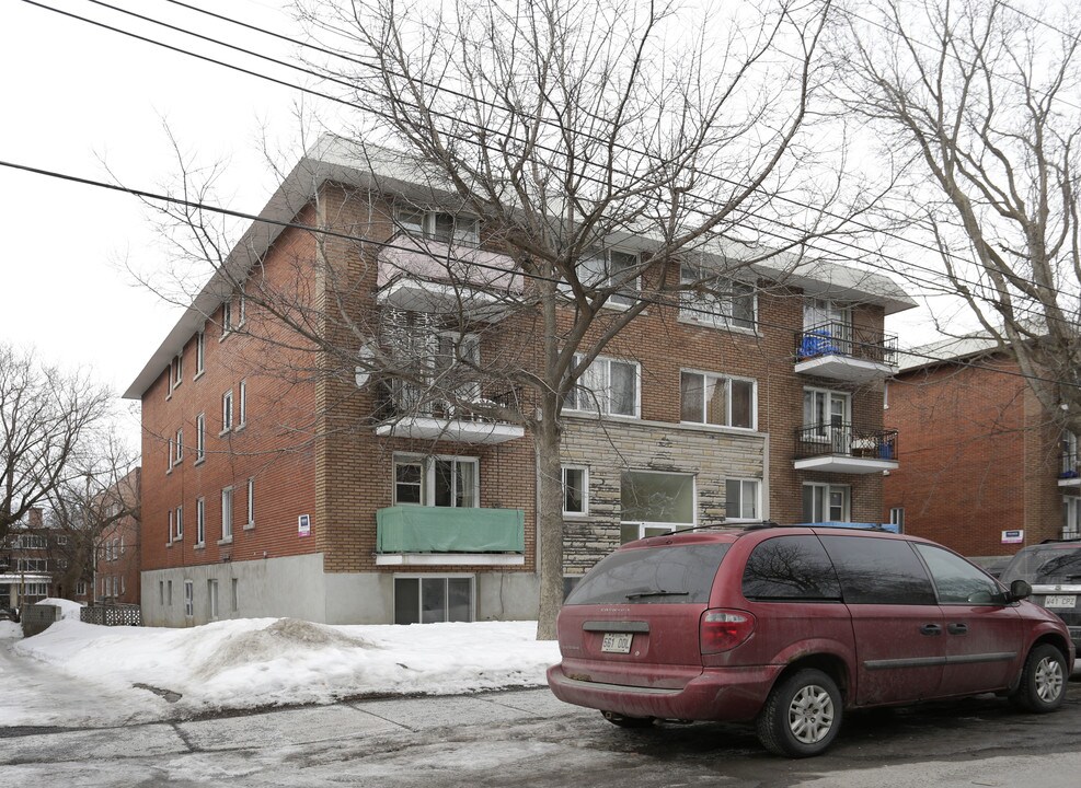 2735 Goyer in Montréal, QC - Building Photo