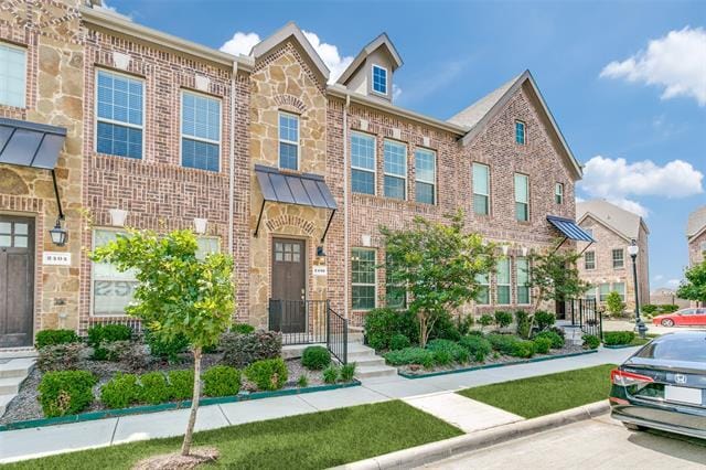 2402 Siskiyou St in Lewisville, TX - Building Photo