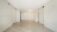 5555 Collins Ave, Unit 17k in Miami, FL - Building Photo - Building Photo