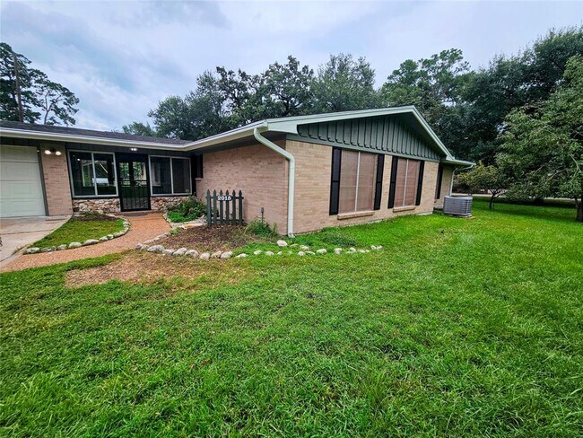 property at 2015 Silver Leaf Dr