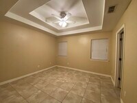 1903 W Bronze St, Unit D in Pharr, TX - Foto de edificio - Building Photo