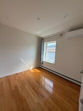 226 Bay 13th St, Unit 3 in Brooklyn, NY - Building Photo - Building Photo