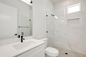 2725 Bristol Dr in Austin, TX - Building Photo - Building Photo