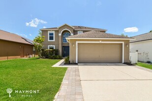 561 Brown Bear Way in St. Cloud, FL - Building Photo