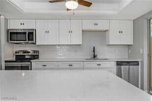 3538 Silver Pine Ct in Sarasota, FL - Building Photo