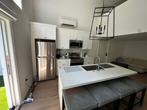 12206 Falkirk Ln in Los Angeles, CA - Building Photo - Building Photo