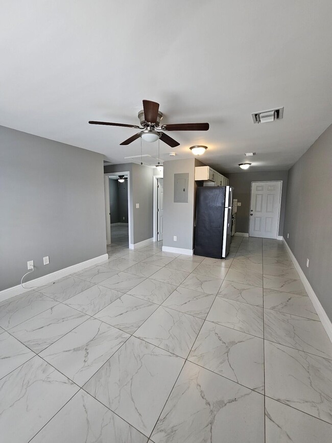 933 W 7th St in Riviera Beach, FL - Building Photo - Building Photo