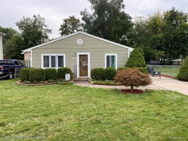 6365 Saline Dr in Waterford Township, MI - Building Photo