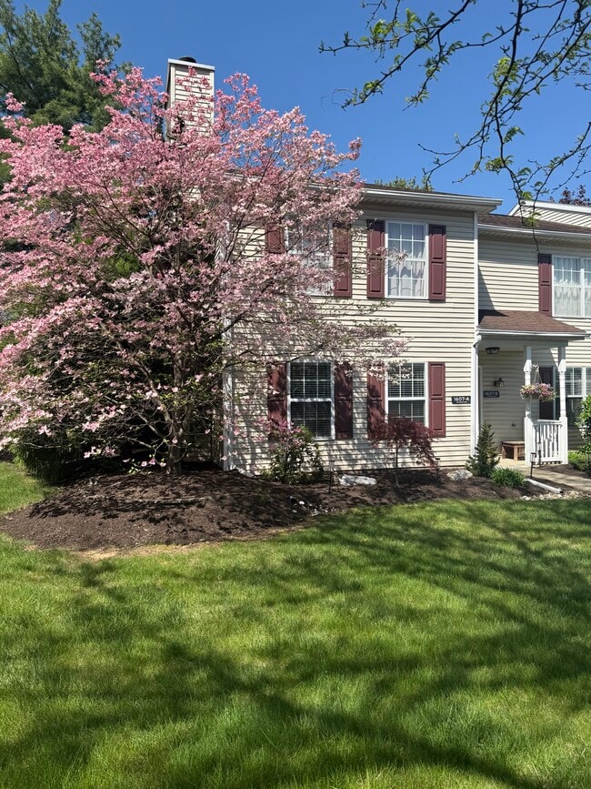 property at 1607 Briarwood Ln