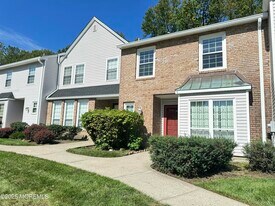 262 Fairfield Pl in Morganville, NJ - Building Photo