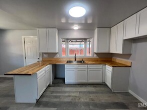 515 B St in Taft, CA - Foto de edificio - Building Photo