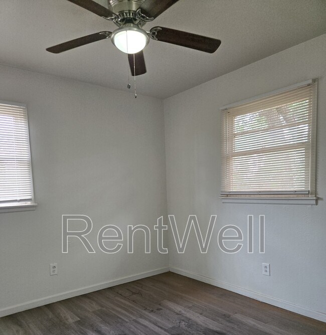 2914 E Bates St in Lubbock, TX - Building Photo - Building Photo