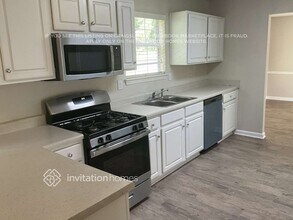 597 Lakewater View Dr in Stone Mountain, GA - Building Photo - Building Photo