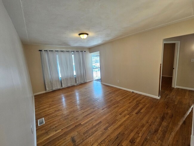 30503 Dover Ave in Warren, MI - Building Photo - Building Photo