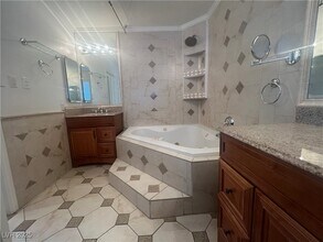 1650 Waldman Ave in Las Vegas, NV - Foto de edificio - Building Photo