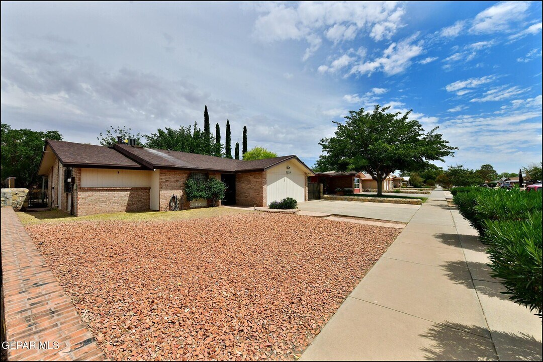11129 Paducah Ave in El Paso, TX - Building Photo