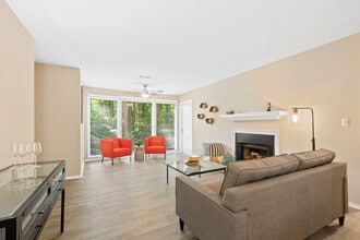 Berkeley Landing Apartments in Duluth, GA - Foto de edificio - Building Photo