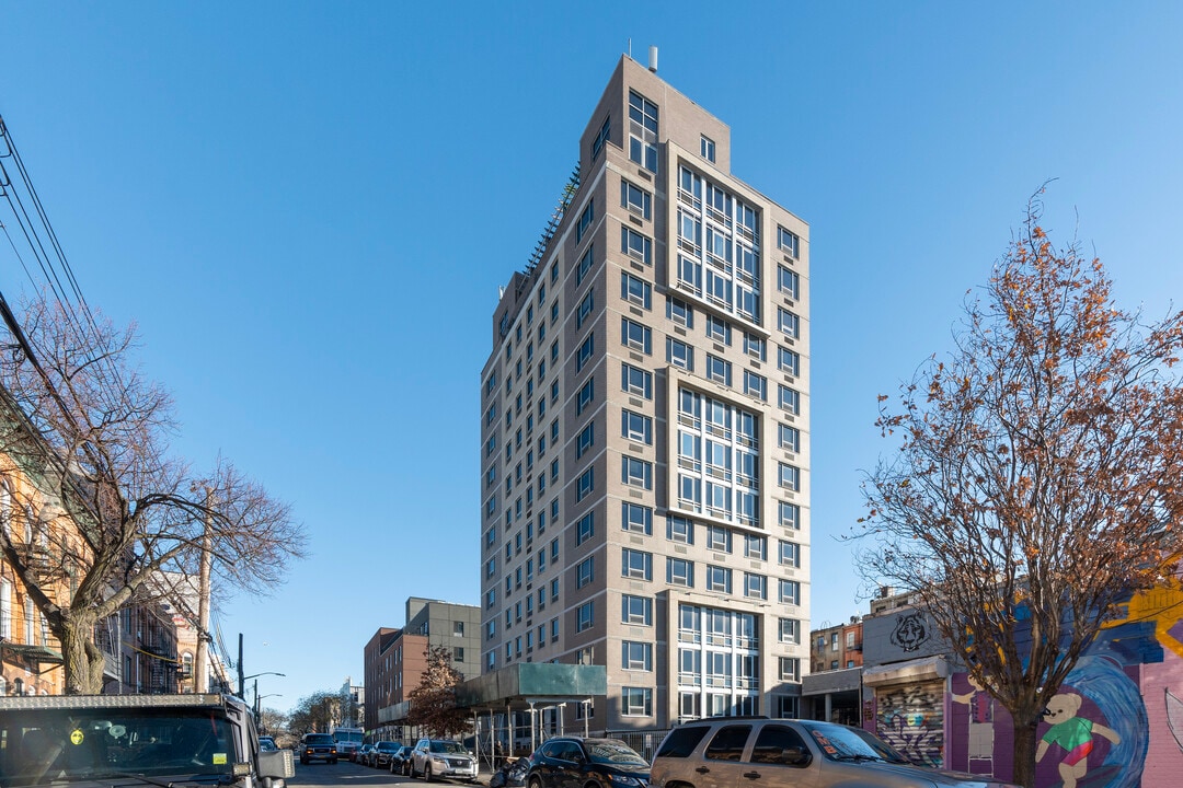 358 Grove St in Brooklyn, NY - Building Photo