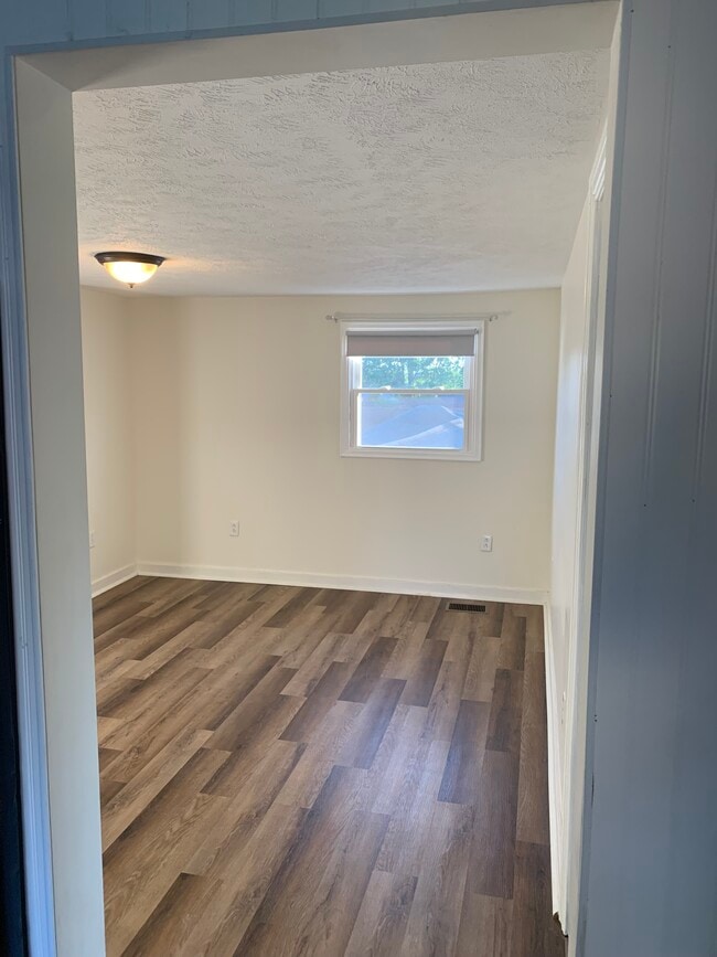 346 Tyler Ave, Unit Half in Washington, PA - Building Photo - Building Photo