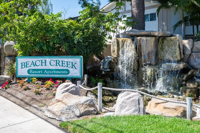 Beach Creek Resort Apartments in Garden Grove, CA - Foto de edificio - Building Photo