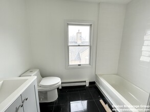 269 Bolton St, Unit 1 in Boston, MA - Building Photo - Building Photo